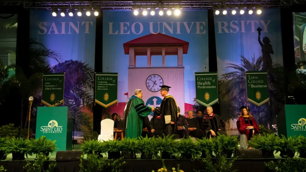 Saint Leo University celebra a los graduados de Latinoamérica